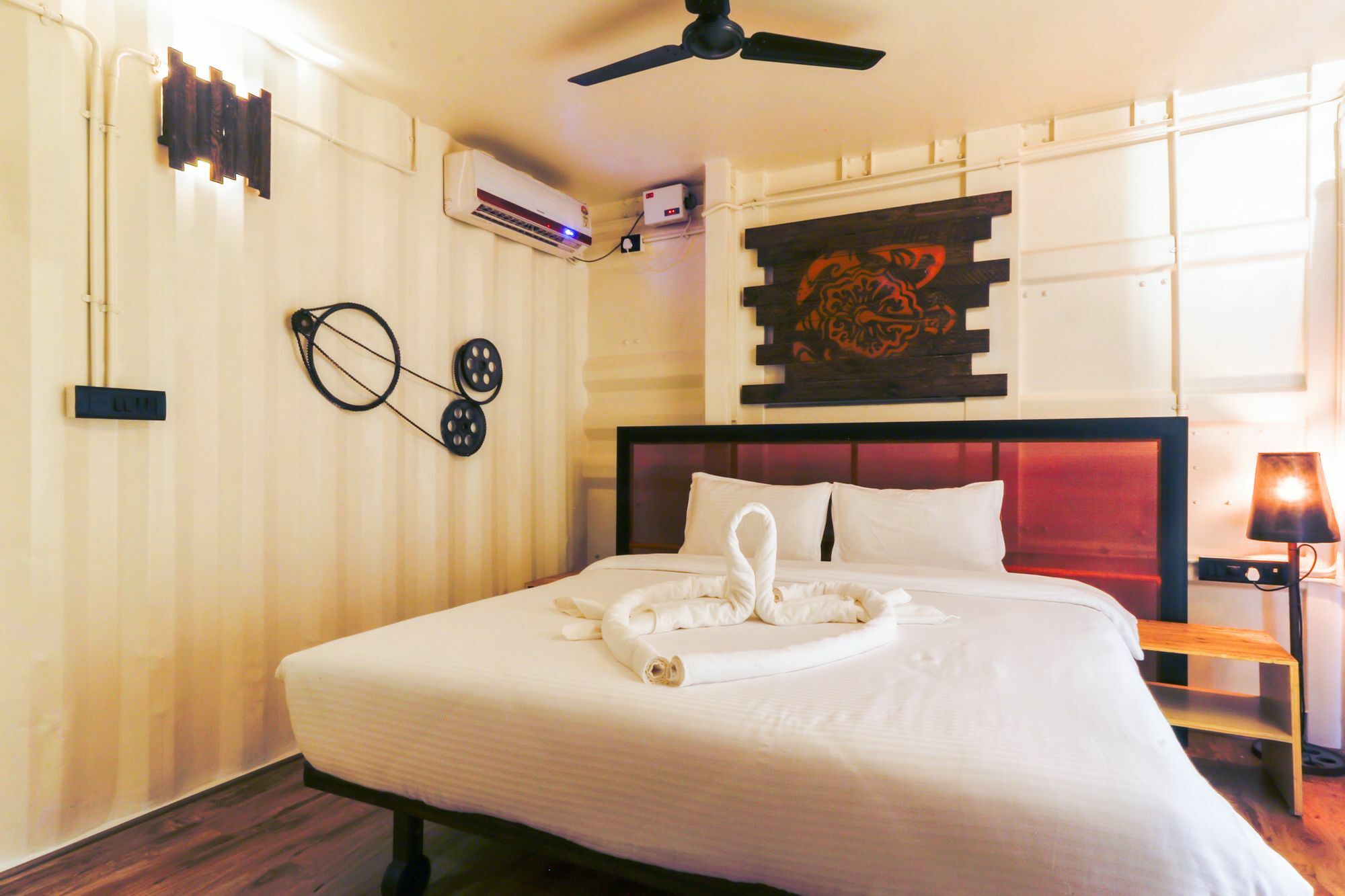 Beach Box Hotel Baga Gosavvy Collection Bagian luar foto